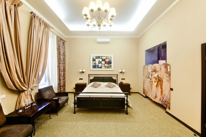 Room 8 of 89