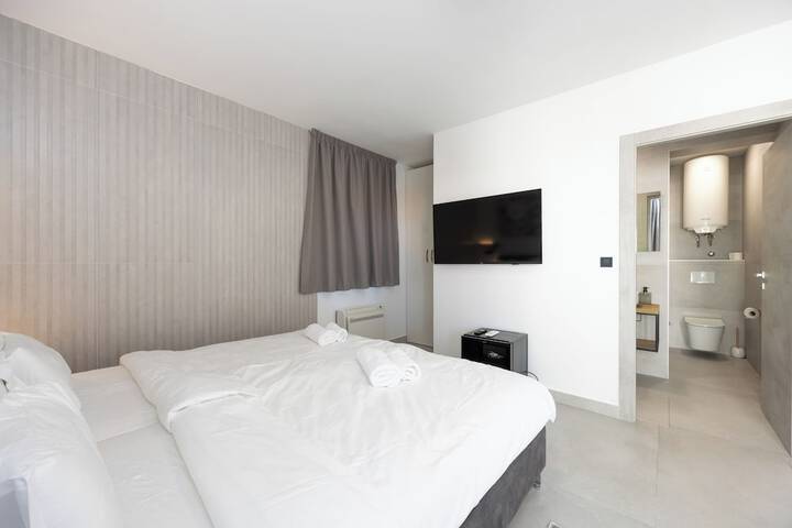 Room 29 of 169