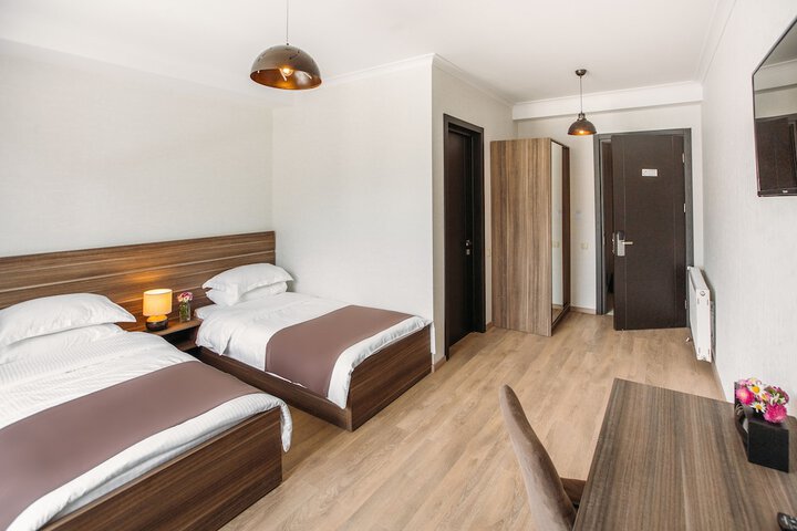 Room 9 of 36
