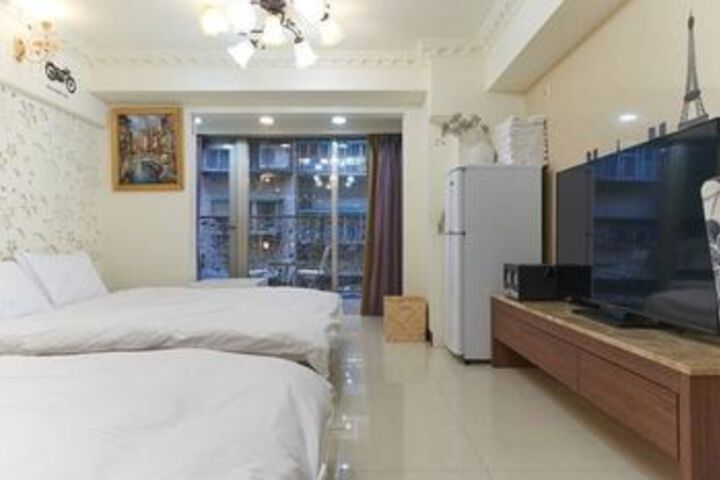 Room 13 of 25