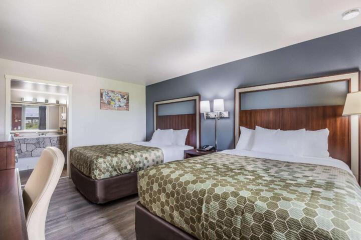 1 Queen Bed (7 of 29)