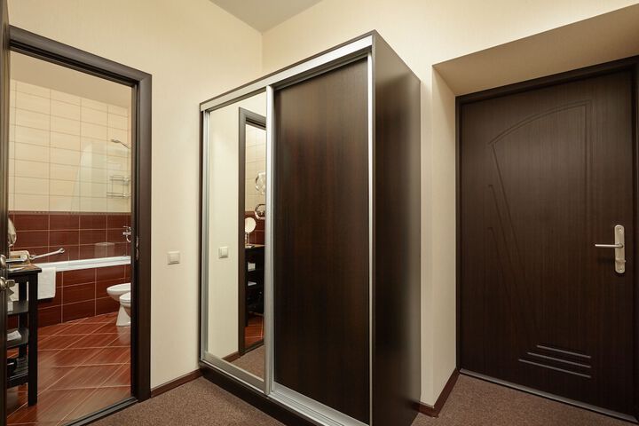 Room 9 of 35