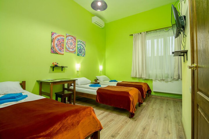Room 16 of 42