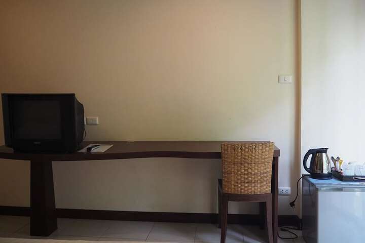 Room 12 of 25