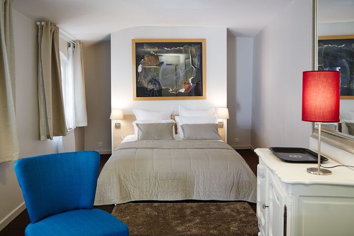 Room 9 of 63