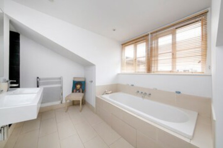 Room 5 of 28