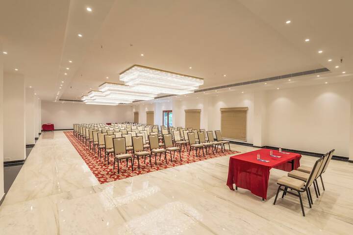 Ballroom/Hall 56 of 75