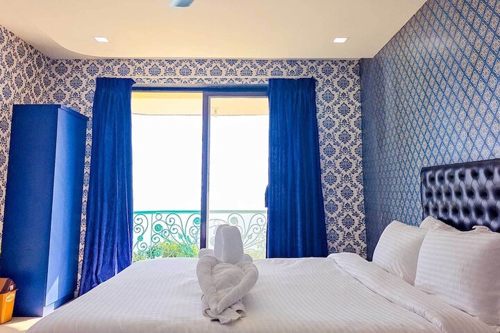 Room 4 of 27
