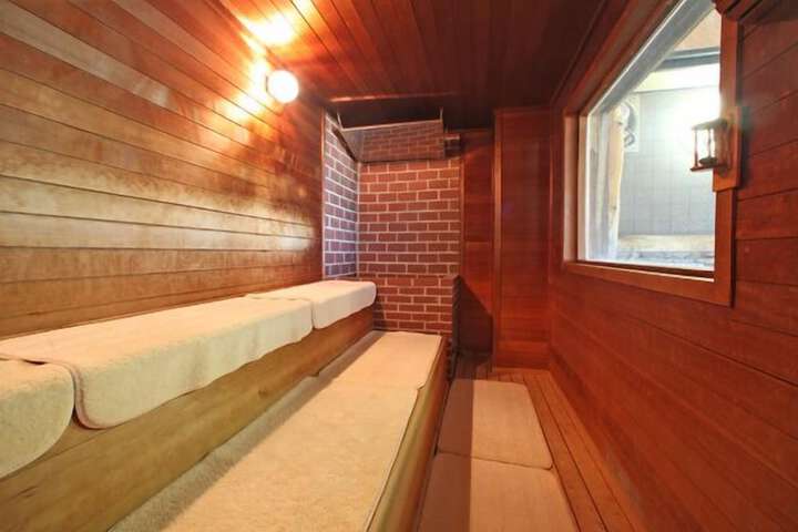 Room 15 of 37
