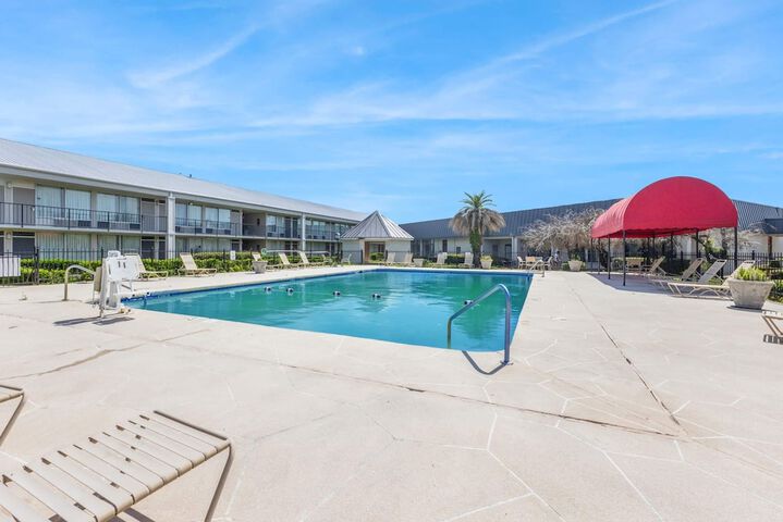 Pools & Facilities