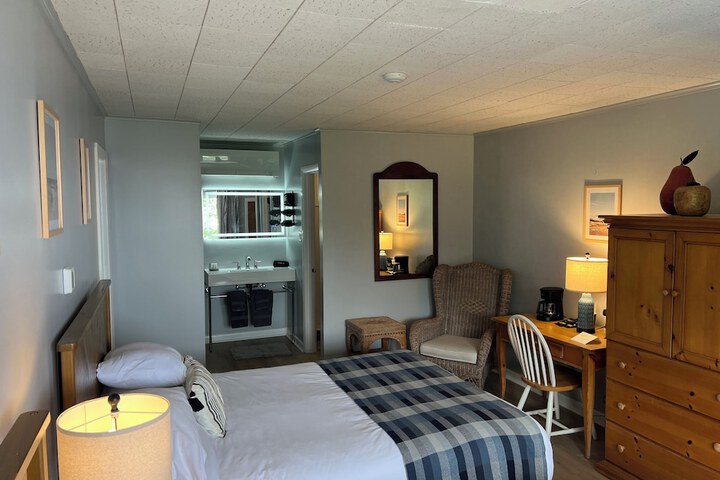 Room 60 of 182