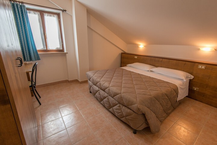 Room 19 of 34