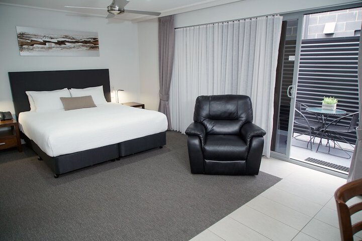 Room 9 of 33