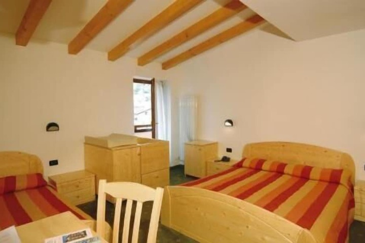 Room 9 of 39