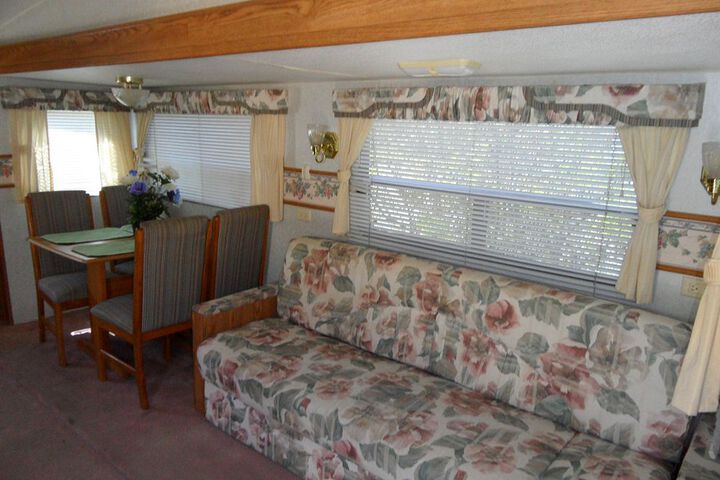 Room 9 of 27