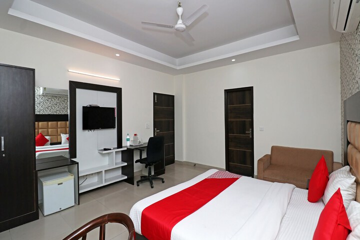 Room 8 of 23