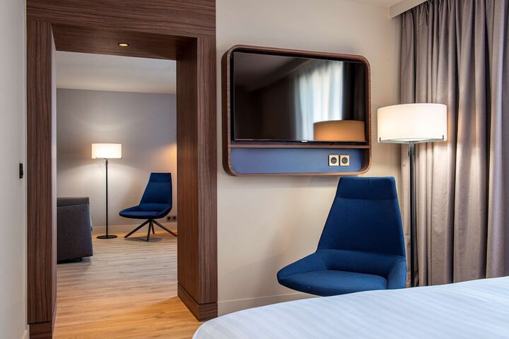 Room 3 of 106