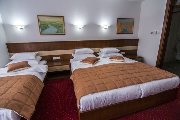 Room 11 of 27