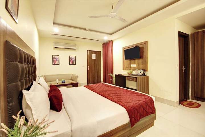 Room 15 of 60