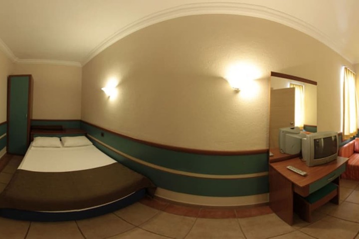 Room 8 of 28