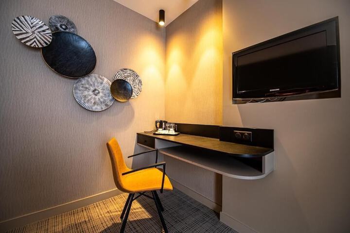 Room 27 of 62