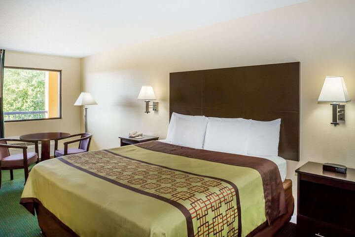1 King Bed (9 of 11)
