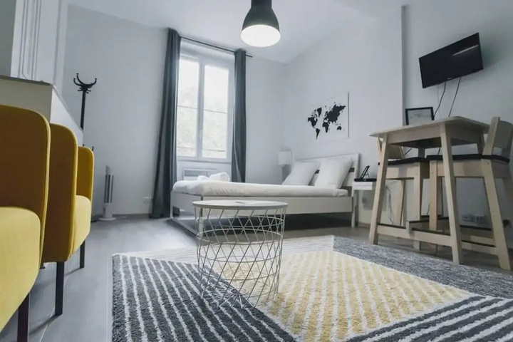 Room 2 of 18