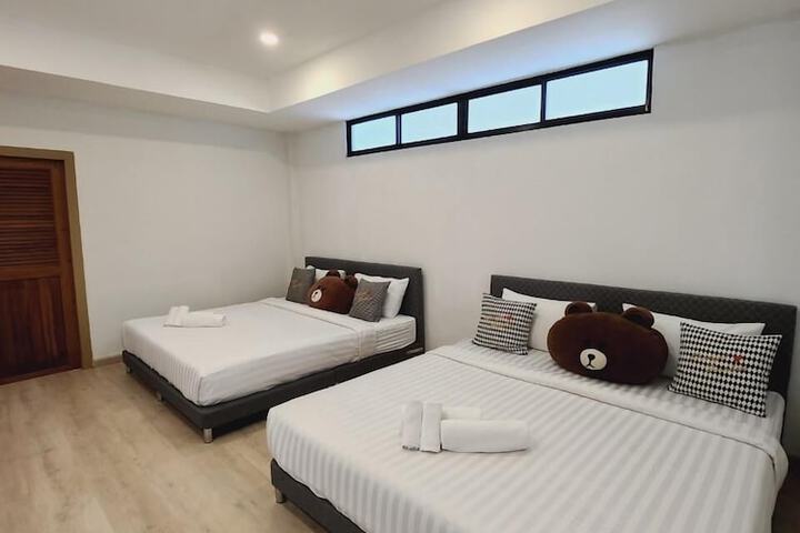 Room 34 of 194