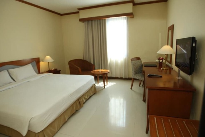 Room 11 of 35