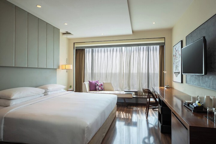 Room 9 of 77