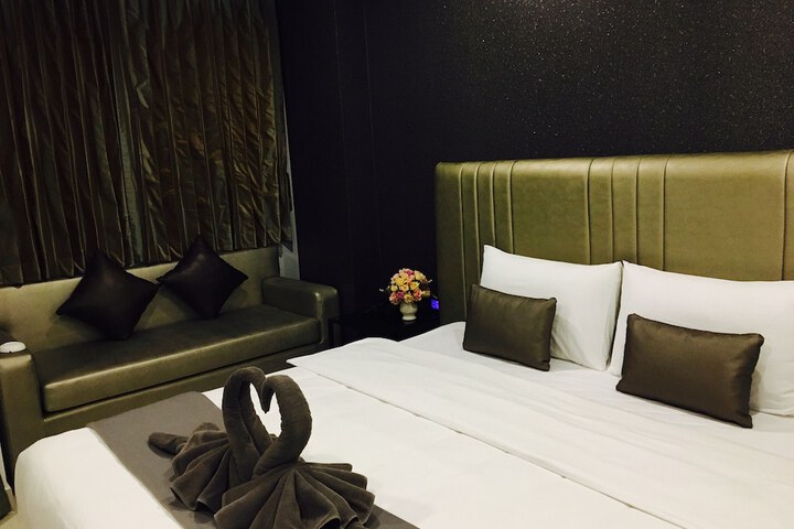 Room 5 of 52