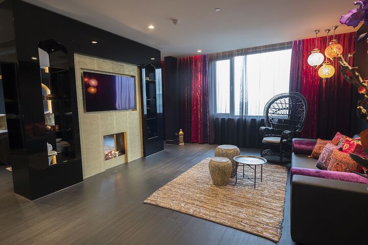 Room 15 of 76