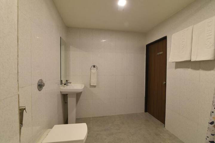 Room 33 of 43
