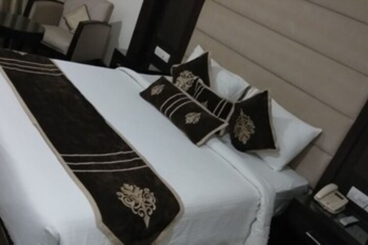 Room 5 of 14