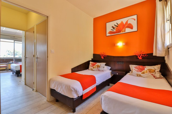 Room 9 of 32