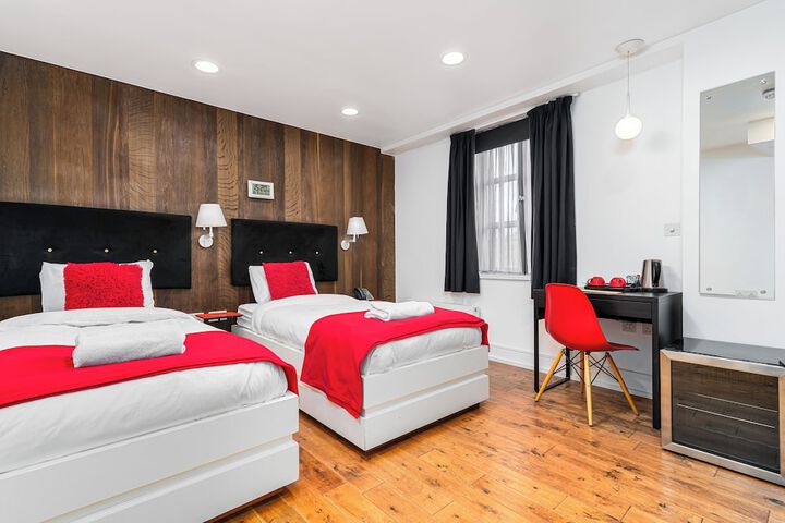 Room 42 of 76