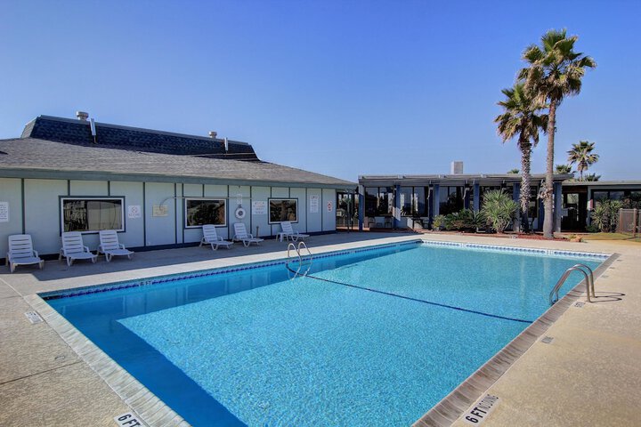 Pool 26 of 40