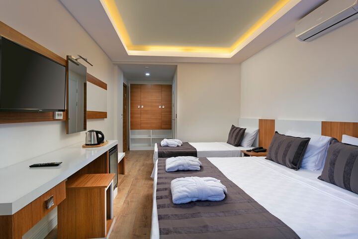 Room 12 of 27