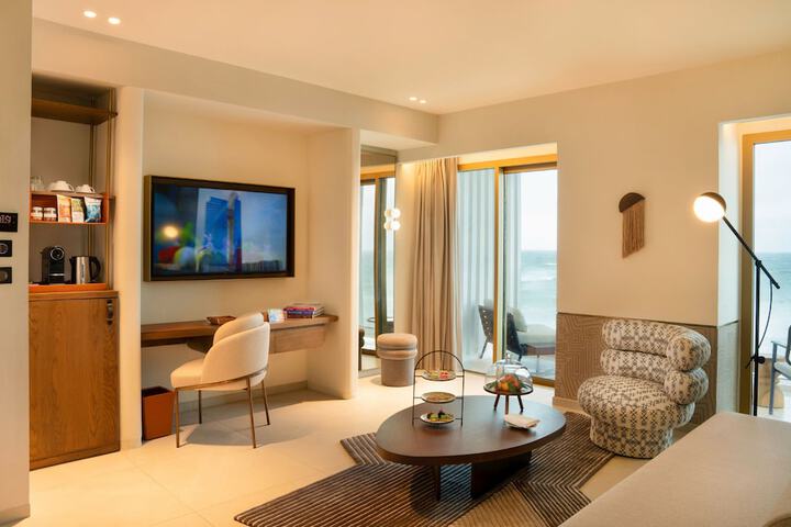 Room 32 of 51