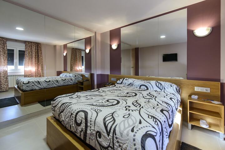 Room 13 of 38