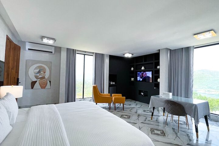 Room 5 of 121