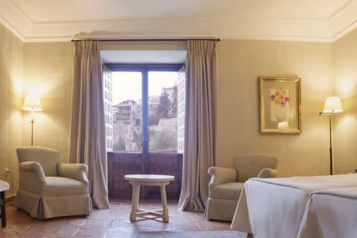 Room 14 of 60