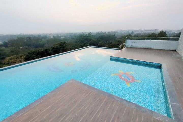 Pool 28 of 53