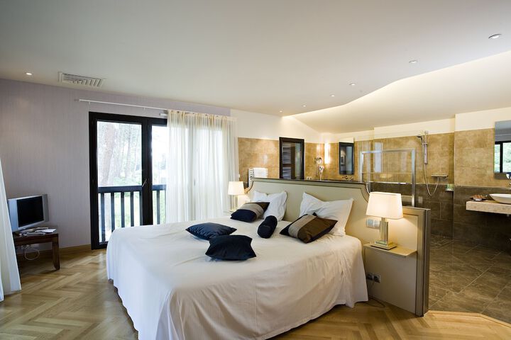 Room 5 of 92