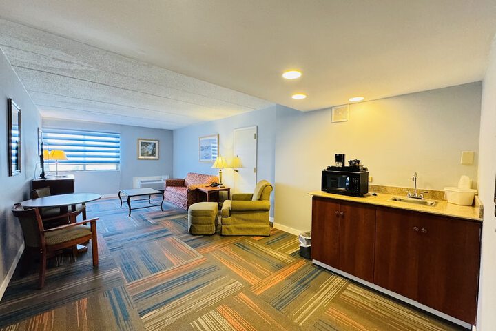 1 King Bed (3 of 16)