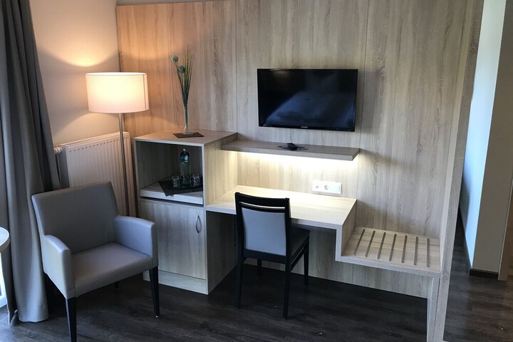 Room 4 of 66