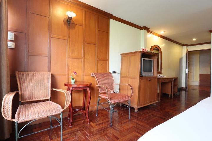 Room 8 of 39