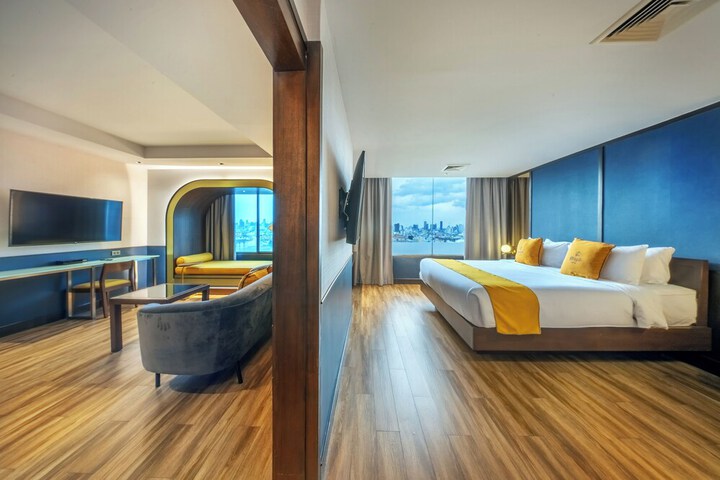 Room 32 of 64