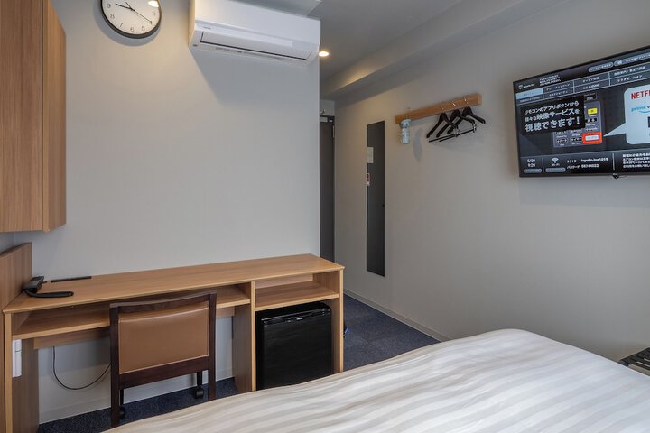 Room 12 of 61