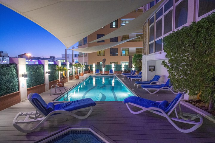 Sundeck 47 of 52
